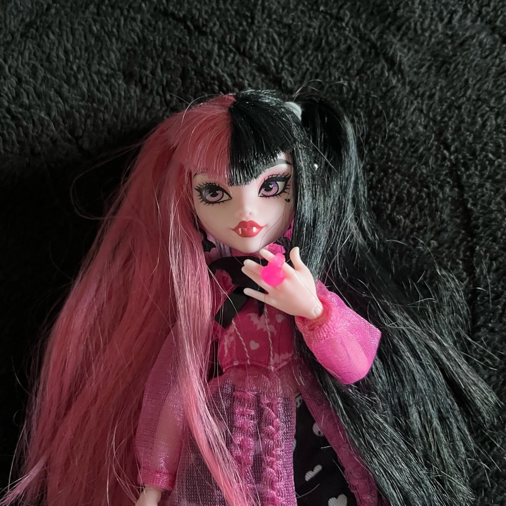 monster high g3 draculaura original core doll (missing some accessories)